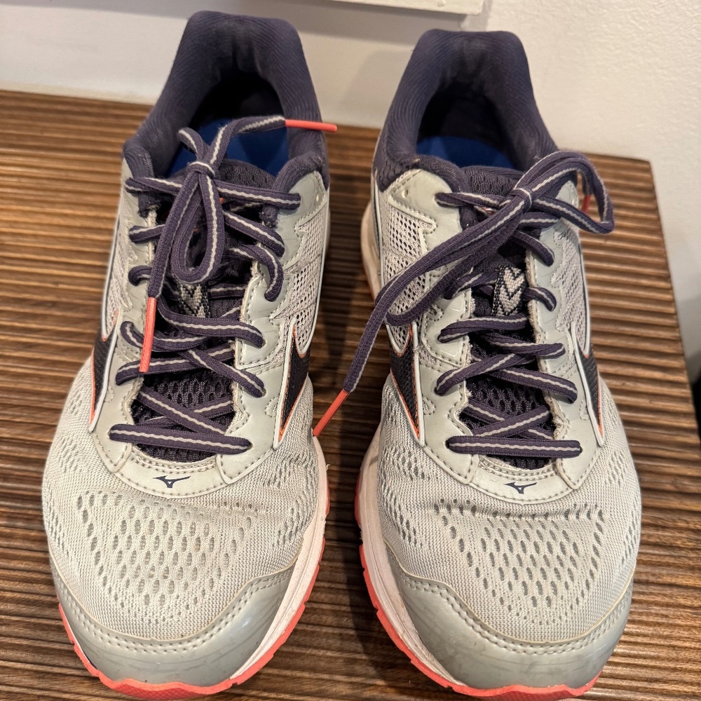 WOMEN'S MIZUNO WAVE RIDER RUNNING SHOES, SIZE 9